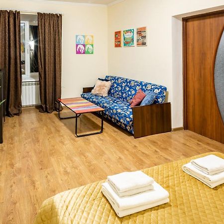 Rainbow Apartment Near Rynok Sq Львів Екстер'єр фото