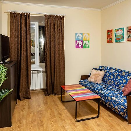 Rainbow Apartment Near Rynok Sq Львів Екстер'єр фото