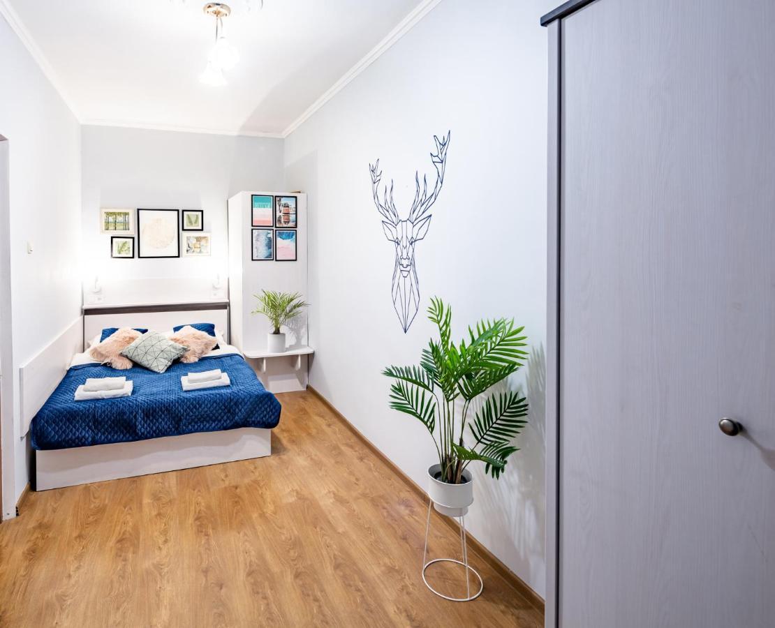 Rainbow Apartment Near Rynok Sq Львів Екстер'єр фото