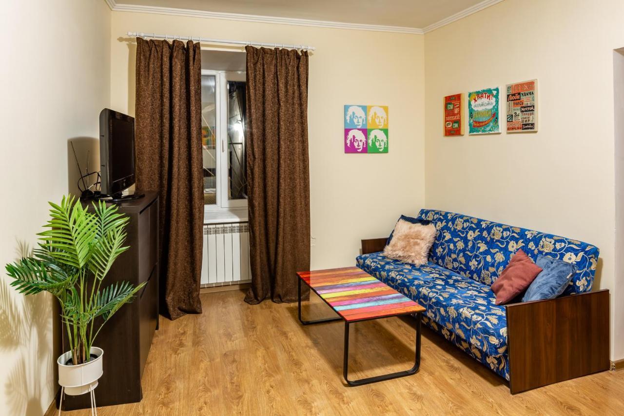 Rainbow Apartment Near Rynok Sq Львів Екстер'єр фото