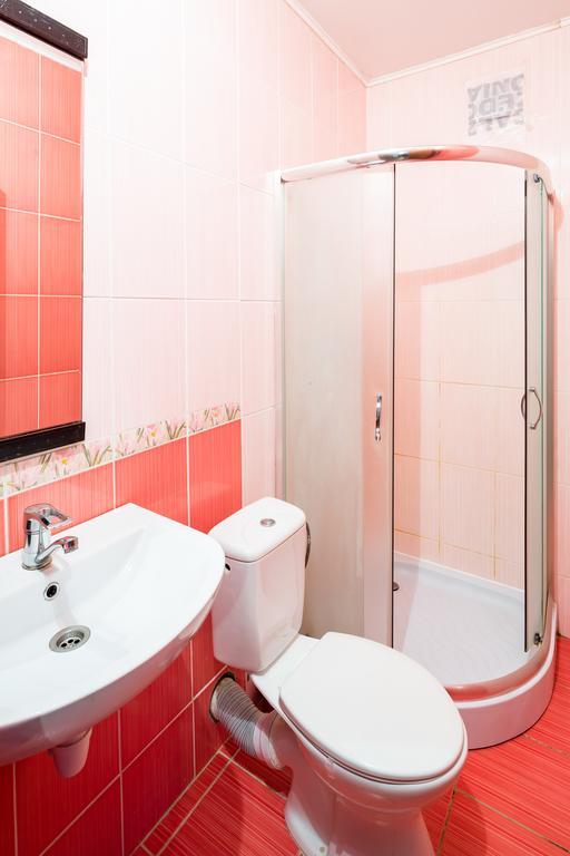 Rainbow Apartment Near Rynok Sq Львів Екстер'єр фото