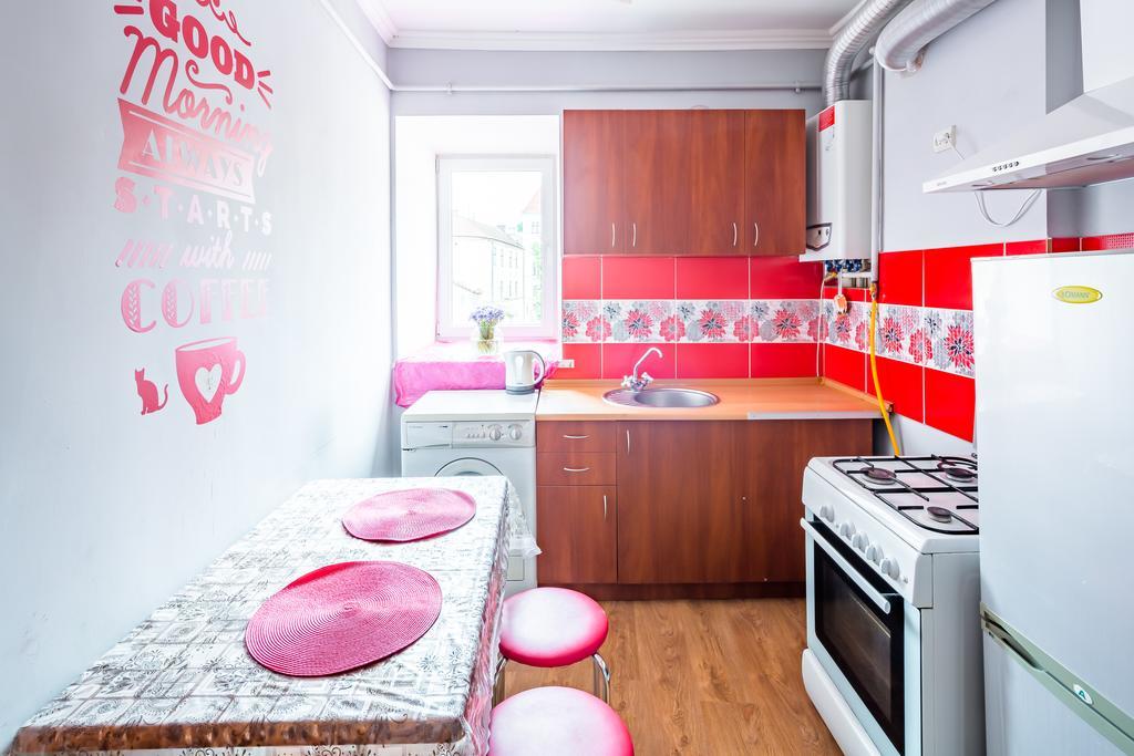 Rainbow Apartment Near Rynok Sq Львів Екстер'єр фото